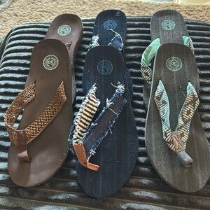 Lot Size L (9/10) SO Flip Flops from Kohl’s.